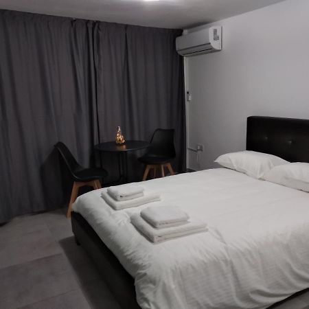 Cozy Place In The Heart Of Harbor Apartment Paphos Exterior foto