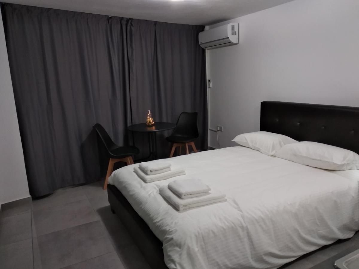 Cozy Place In The Heart Of Harbor Apartment Paphos Exterior foto